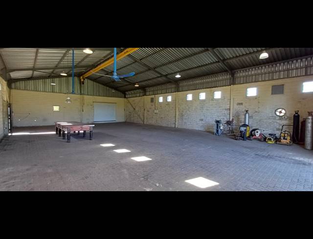324M² WAREHOUSE TO LET IN DE DEUR